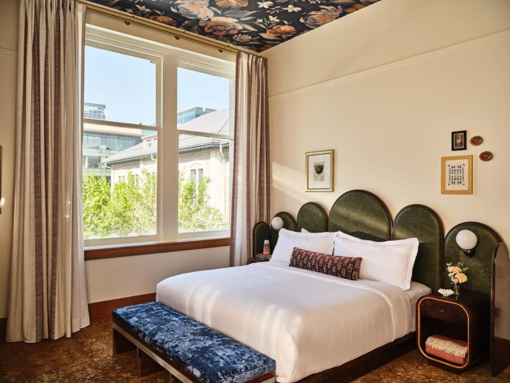 560529917 1024x768