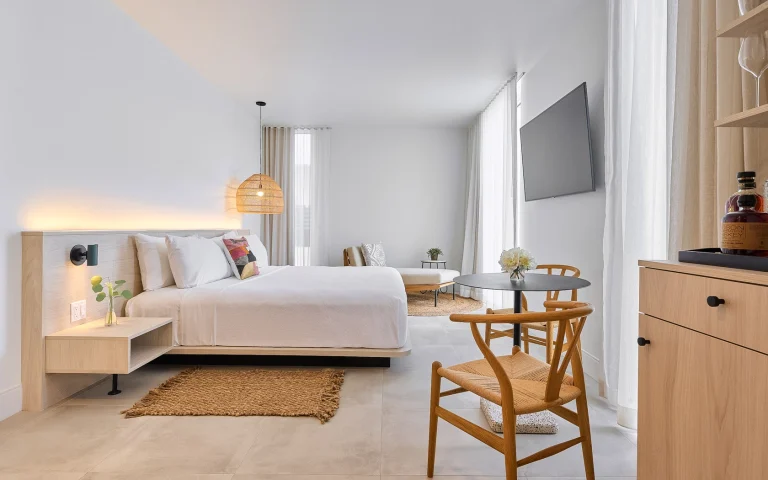 12 hotelgreystone 64b7f4ab0c9bb 768x480