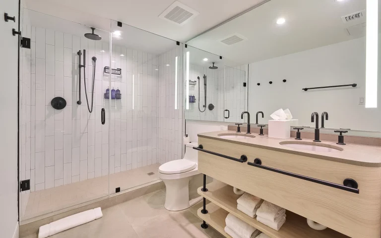 15 hotelgreystone 64b7f4afa8d71 768x480