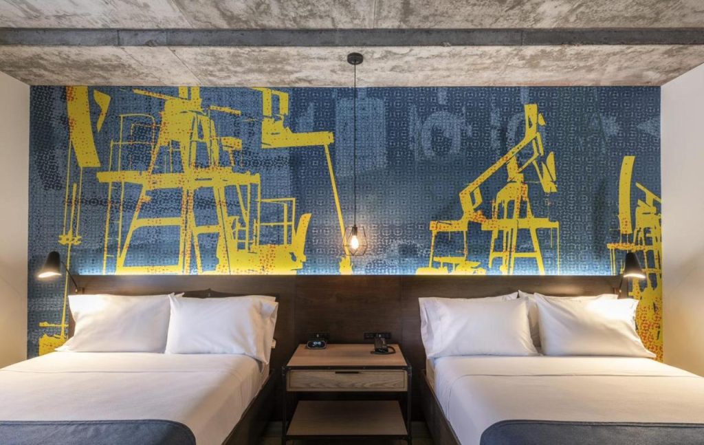 402167884 1024x647