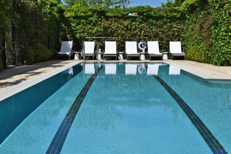 pool lowres 768x512 1