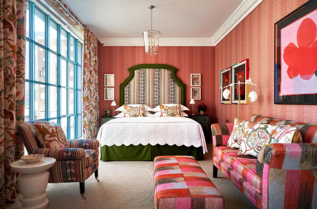 635269586