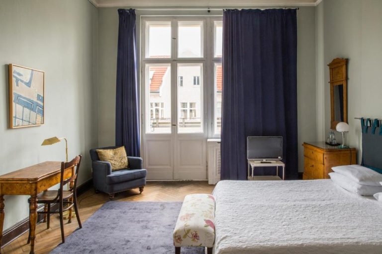 a bedroom with a bed and a desk and a window at Hotel Art Nouveau am Kurfurstendamm in Berlin 768x512