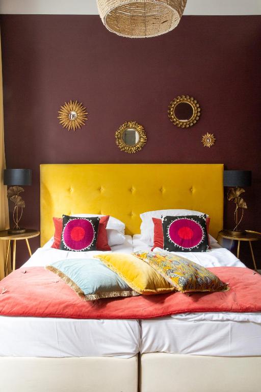 a bedroom with a large bed with a yellow headboard at Hotel Art Nouveau am Kurfurstendamm in Berlin 1