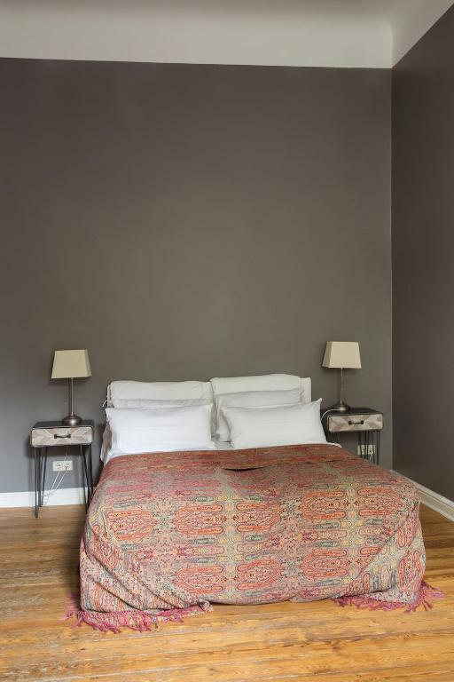 a bedroom with a large bed with two lamps at Hotel Art Nouveau am Kurfurstendamm in Berlin