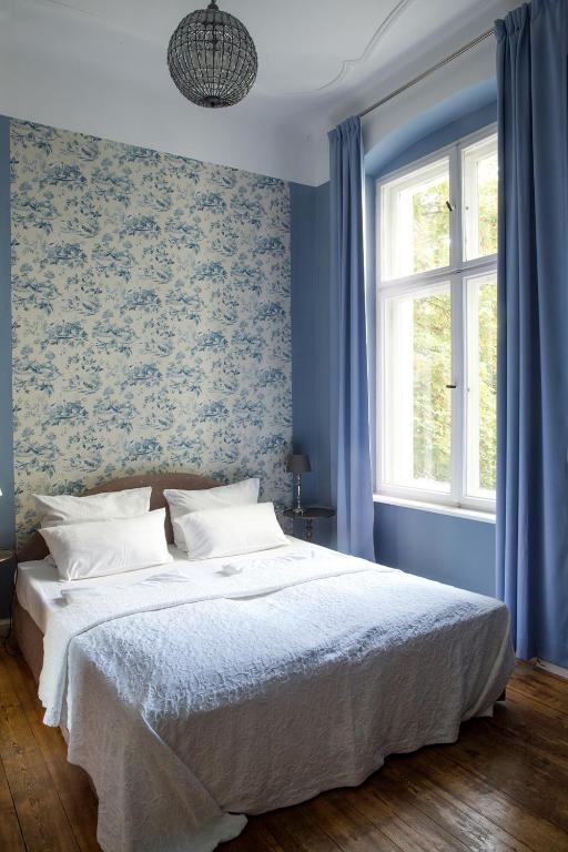 a blue bedroom with a bed and a window at Hotel Art Nouveau am Kurfurstendamm in Berlin