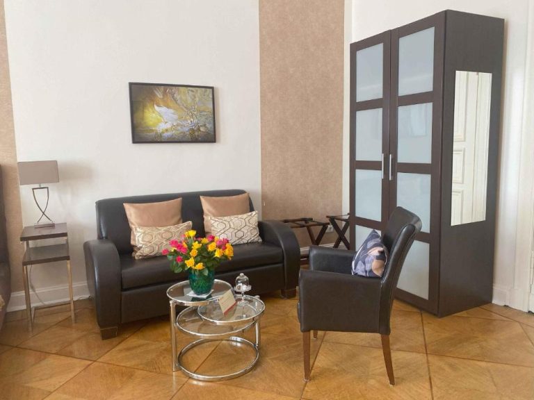 a living room with a couch and chairs and a table at Boutique Hotel Mittendrin Berlin in Berlin 768x576
