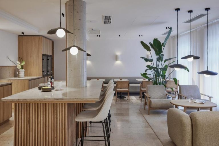 a restaurant with a bar with chairs and tables at ADELANTE Boutique Hotel in Berlin 768x512